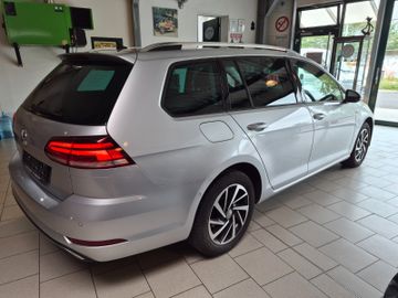 Volkswagen Golf - 6