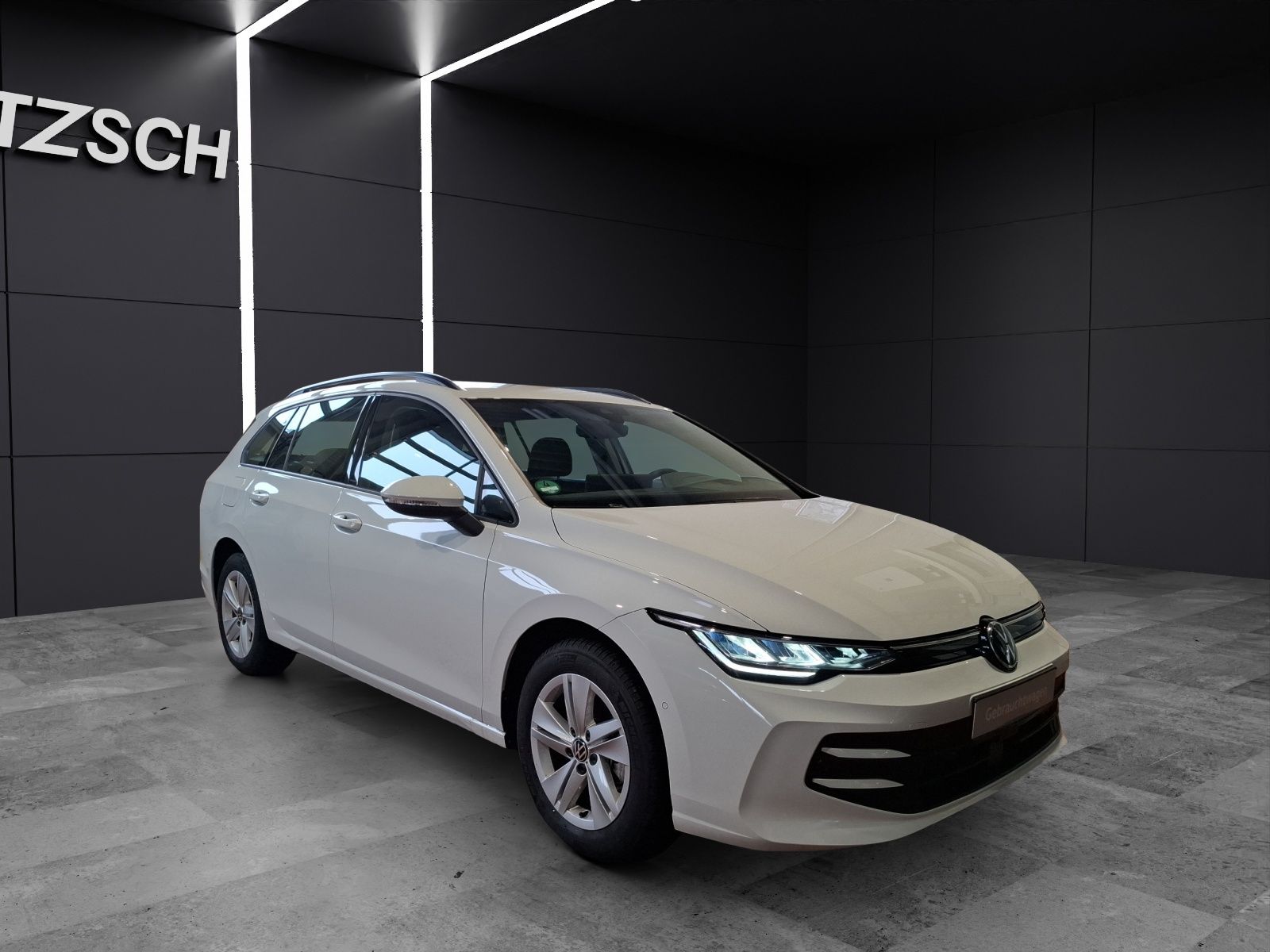 Fahrzeugabbildung Volkswagen Golf VIII Variant TSI Life Standhzg. LED Navi HU