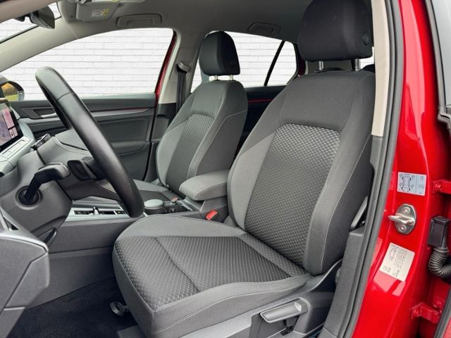 Fahrzeugabbildung Volkswagen Golf VIII ACTIVE 1.5 eTSI DSG - MTRX*HUD*Navi!!!