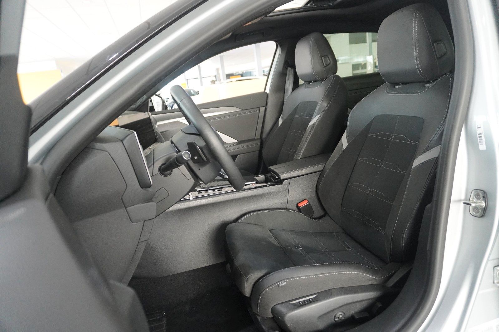 Fahrzeugabbildung Opel Astra L Lim. 1.2T GS LINE NAVI/LED/360°/PANO/DAB