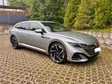 Volkswagen Arteon 2.0 TSI DSG 4M R-Line AHK PANO 20"Garanti - silberne Volkswagen Arteon
