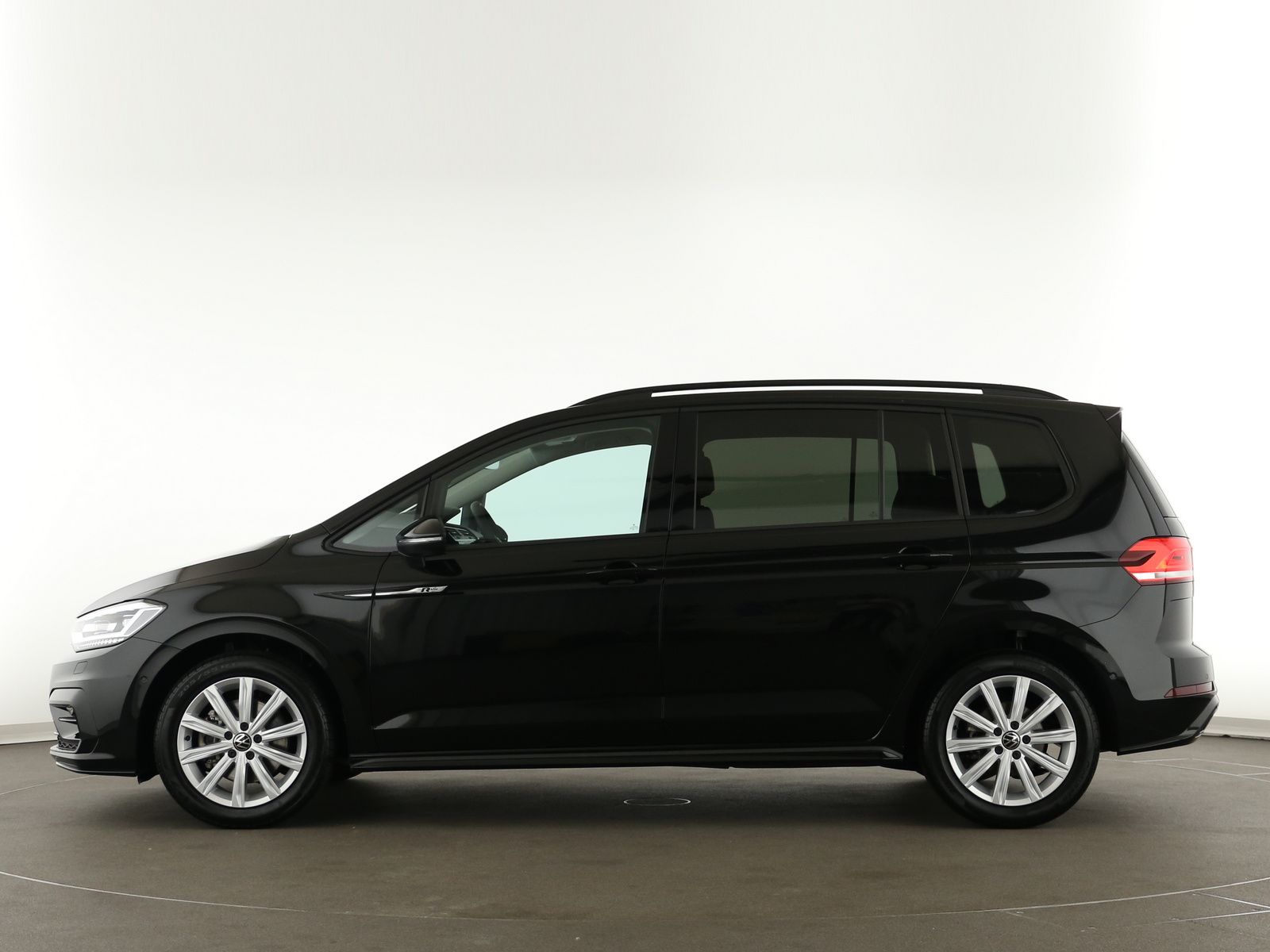Volkswagen Touran 1.5TSI 150PS DSG R-Line Exterieur BlackSt foto 4
