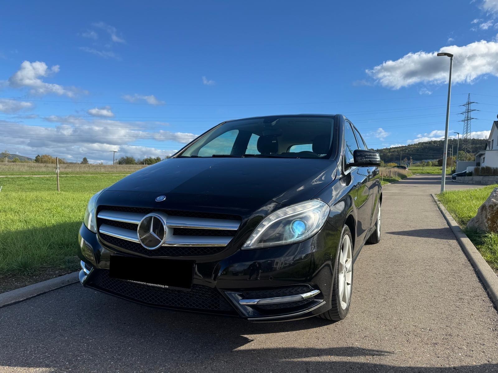 Mercedes-Benz B 180