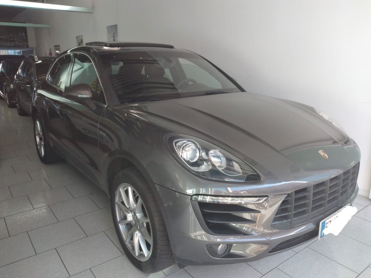 PORSCHE Macan
