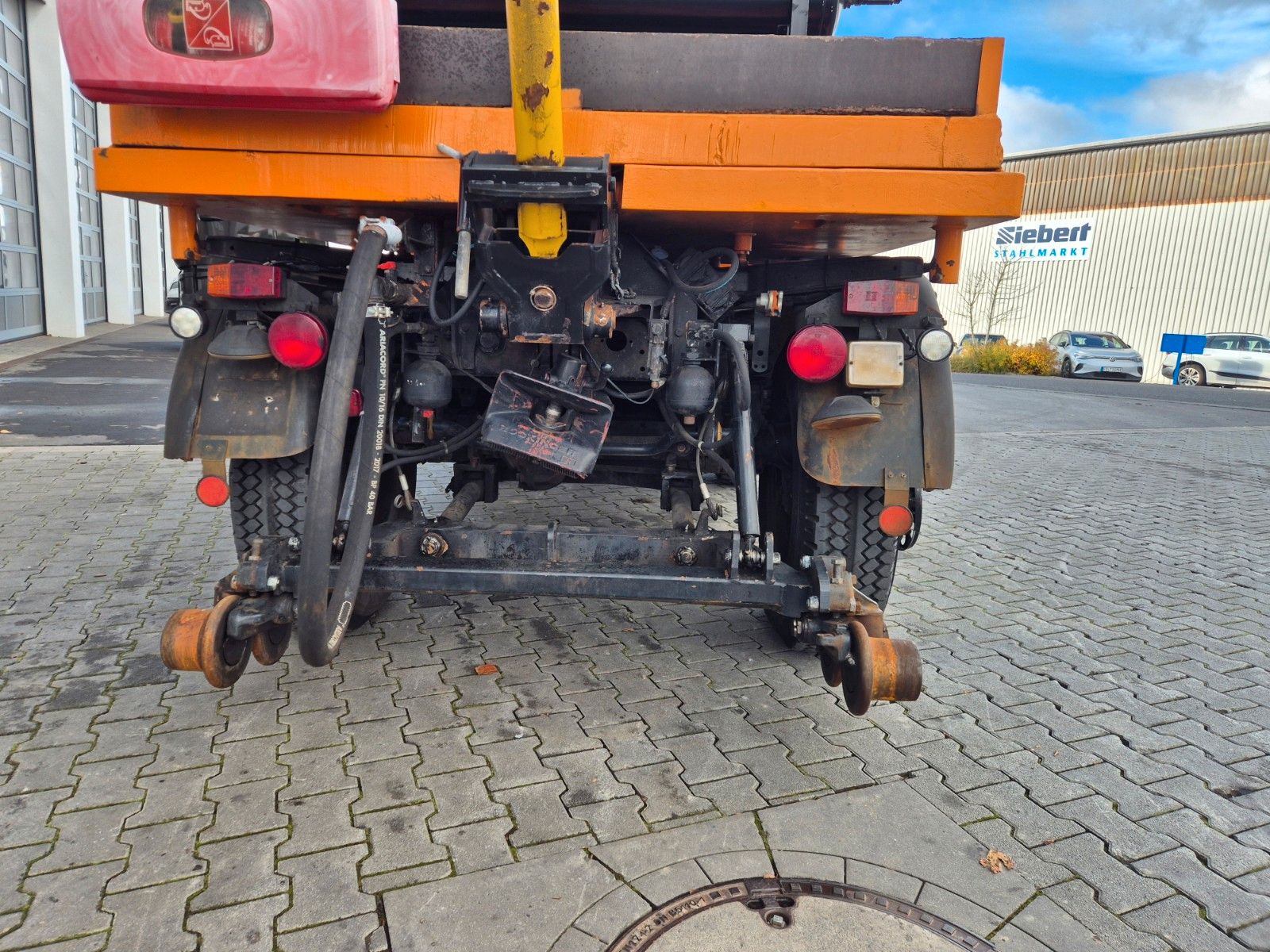 Fahrzeugabbildung Mercedes-Benz Unimog U1600 4x4 Zweiweg ZW 100 S Railway 11584h