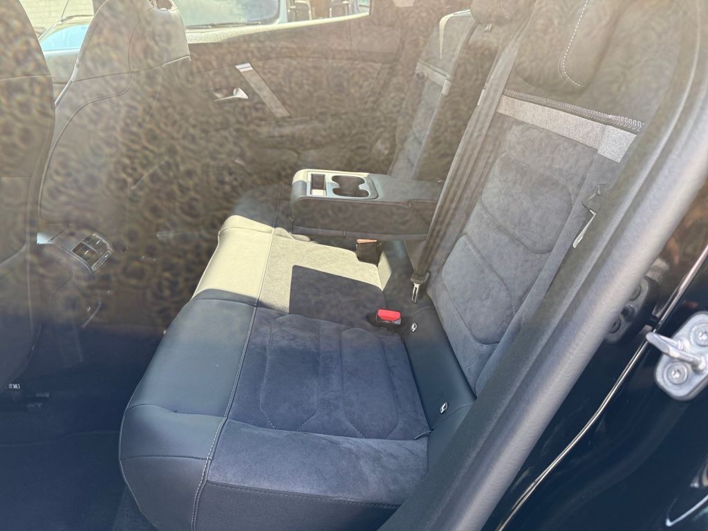 Fahrzeugabbildung Citroën C4 PureTech 130 Stop&Start EAT8 MAX*Alcantara