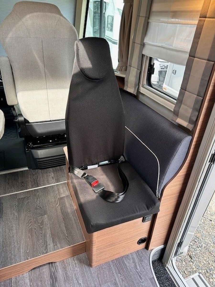 Fahrzeugabbildung Knaus L!VE I 700 MEG LIVE AHK AGUTI Lithium TV 5 Sitze