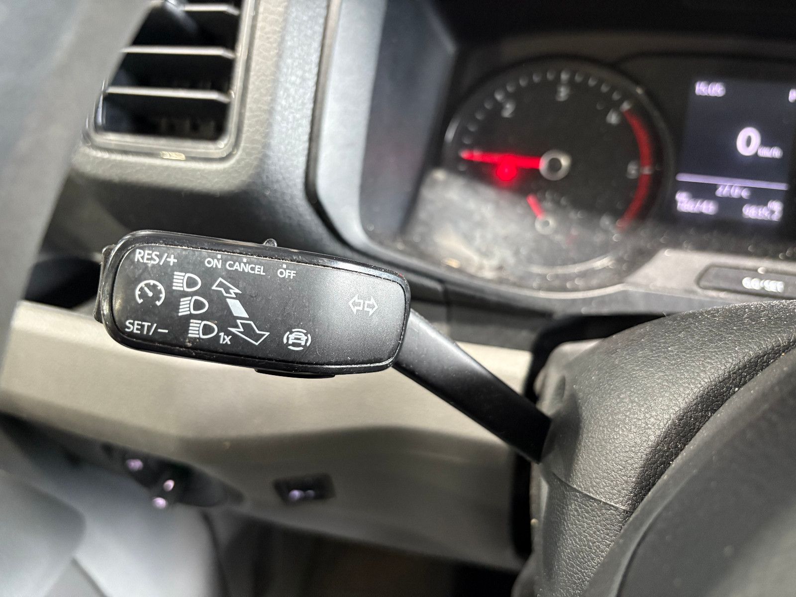 Fahrzeugabbildung Volkswagen CrafterKasten 35 lang Hochdach FWD/AUTOMATIK