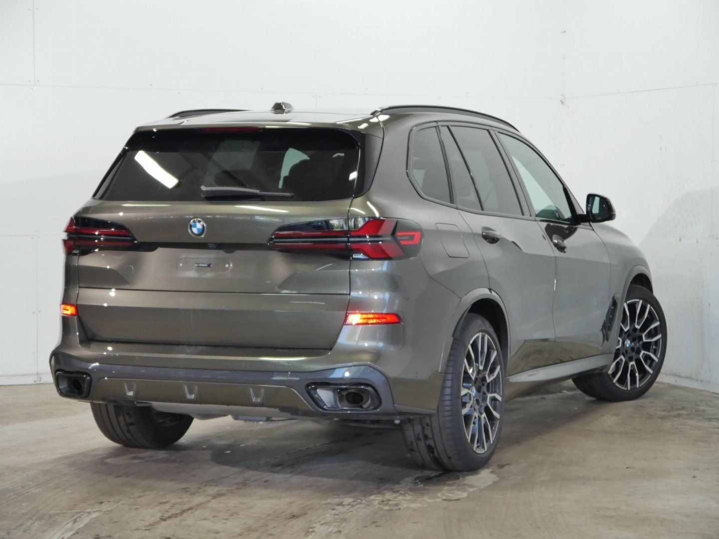 Fahrzeugabbildung BMW X5 xDrive40d 2-Achs Luftfederung Sportpaket Pro