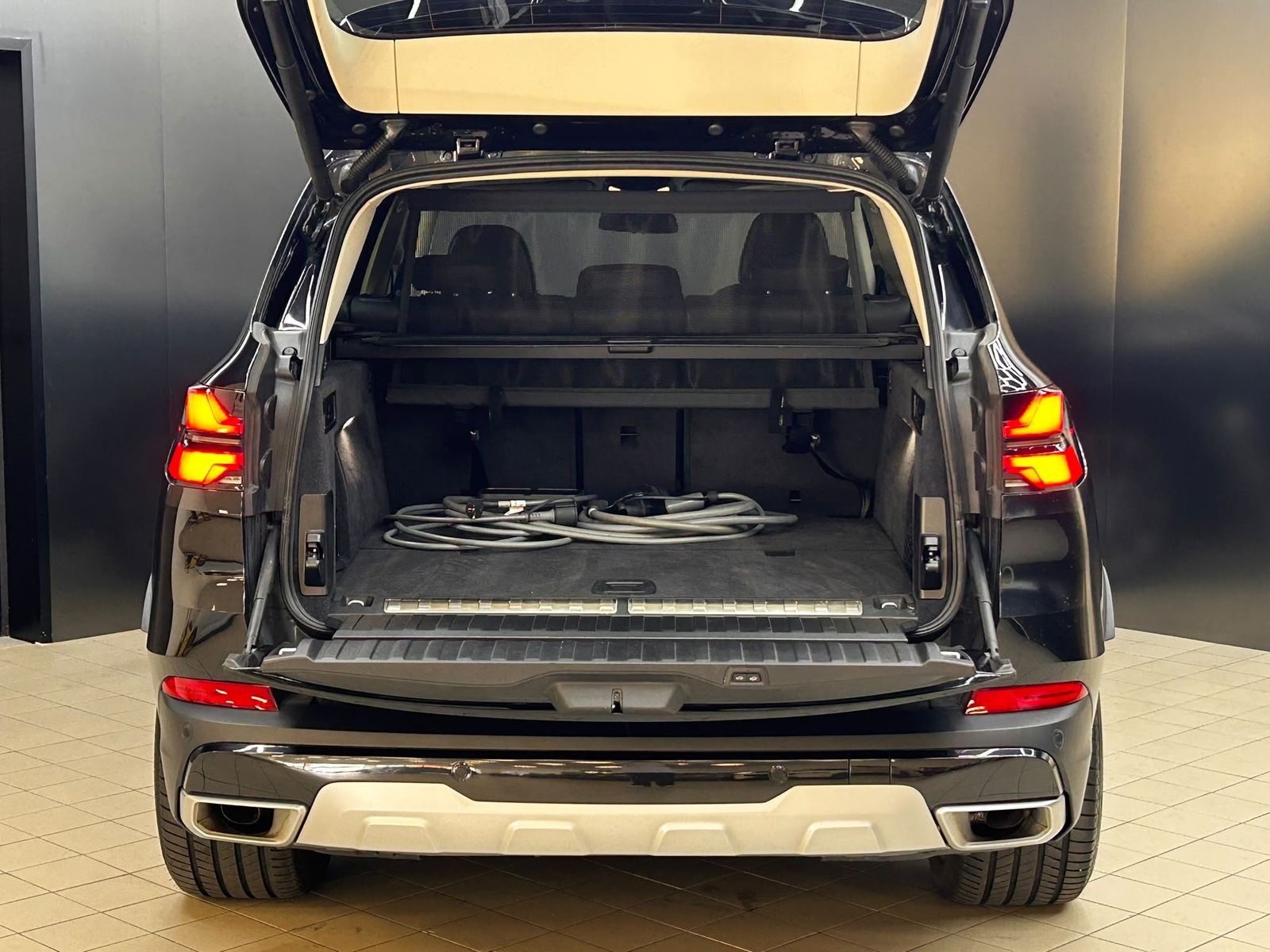 Fahrzeugabbildung BMW X5 50 e xDr PANO+MEMO+LUFT+LED+HEAD+H&K+AHK+360+
