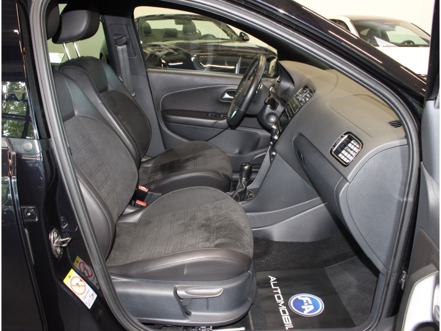 Fahrzeugabbildung Volkswagen Polo V BlueGT 1.4 TSI Klima+ Sitzh+Sportfahrwerk