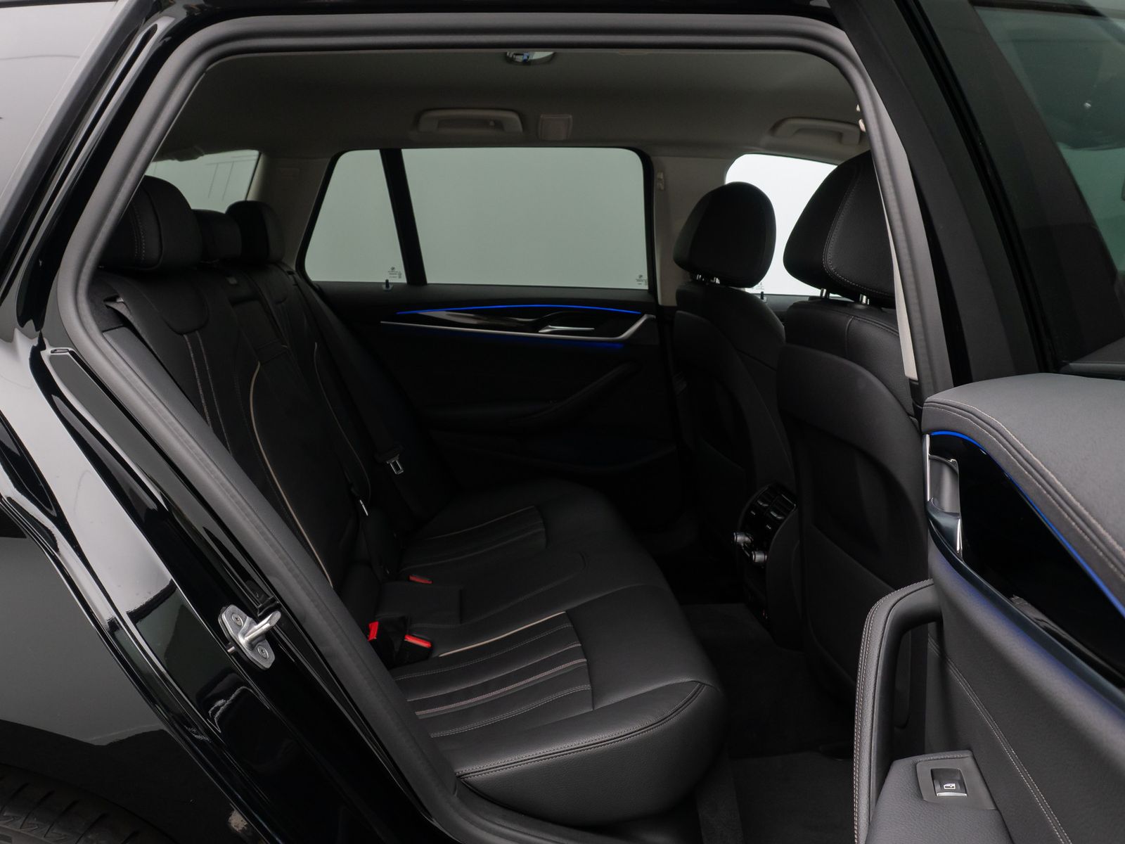 Fahrzeugabbildung BMW 530i xD Luxury Line DAB Kamera HiFi Sportstz 18"