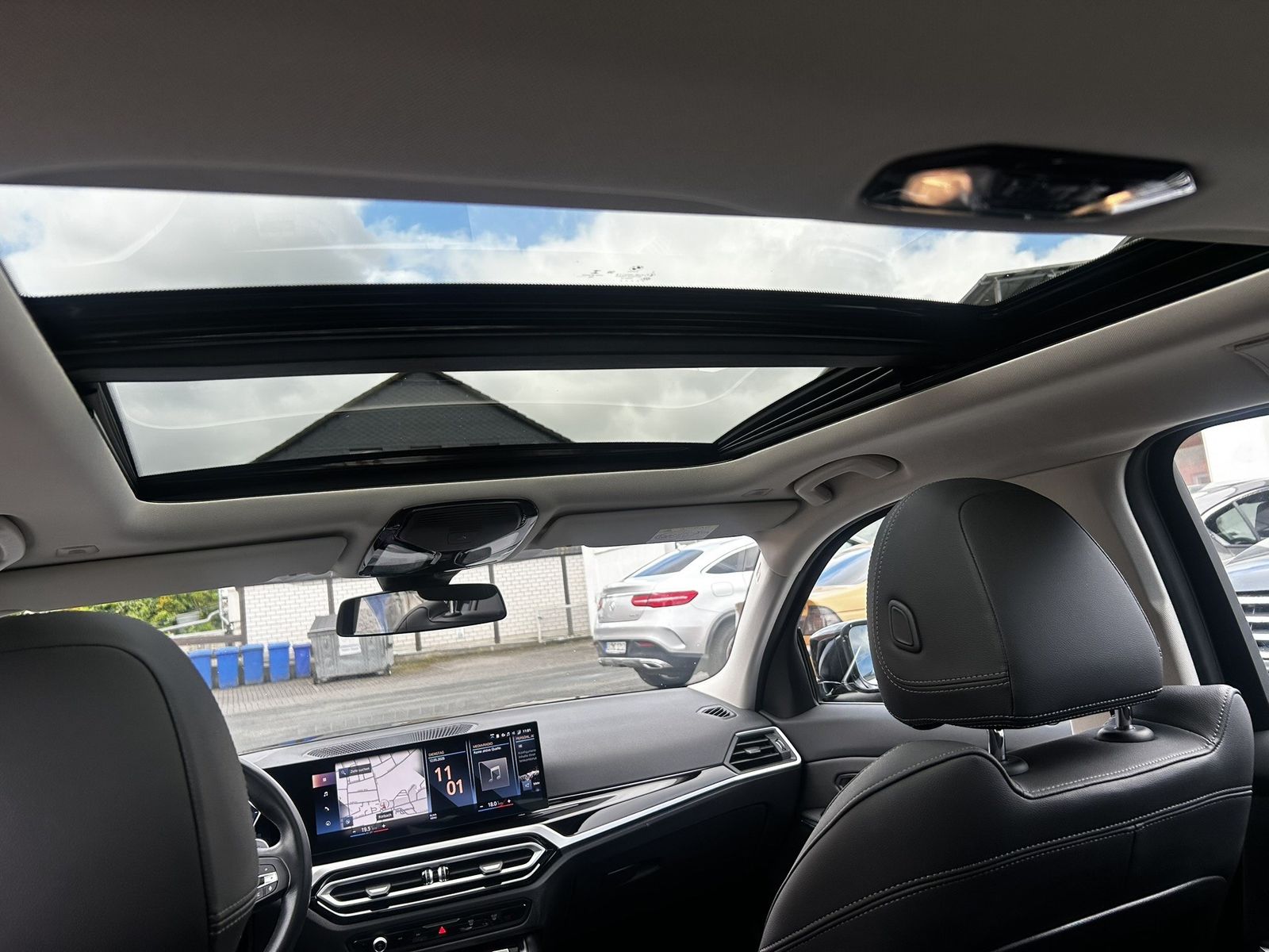 BMW 318i Touring Panorama LiveCockpit+ Sport ActiveG foto 21
