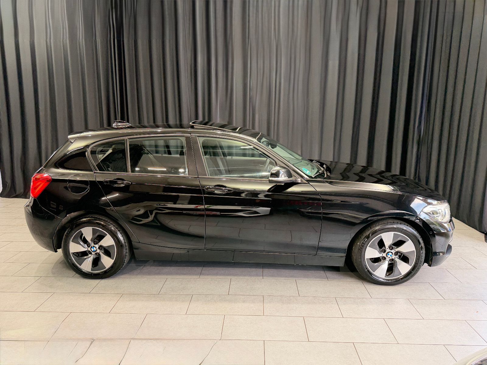 Fahrzeugabbildung BMW 120d xDrive Advantage|AUTOMATIK|HIFI|PDC|PANO|NA
