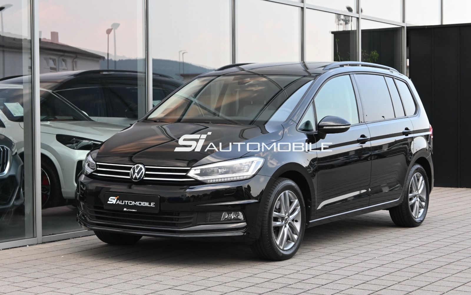 Fahrzeugabbildung Volkswagen Touran 1.5 TSI DSG °ACC°AHK°PANO°STHEIZ°DYNAUDI°