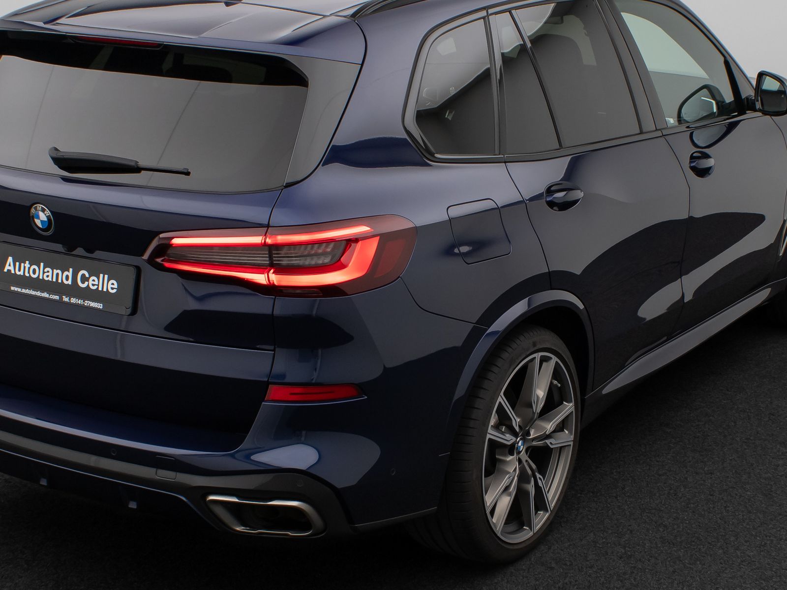 Fahrzeugabbildung BMW X5 M50i 360°Laser SkyLounge HUD B&W SoftCL AHK