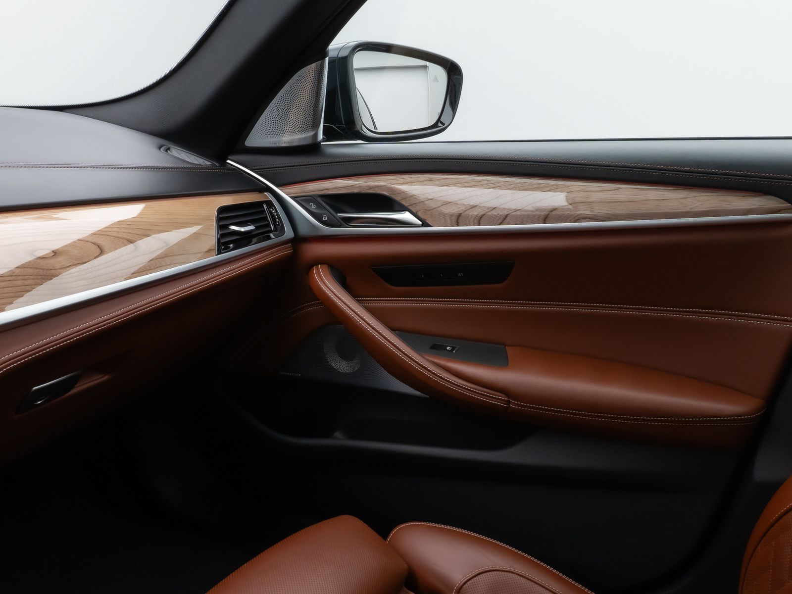 Fahrzeugabbildung BMW 540d xD M Sport Panorama 360°HUD B&W NightVision