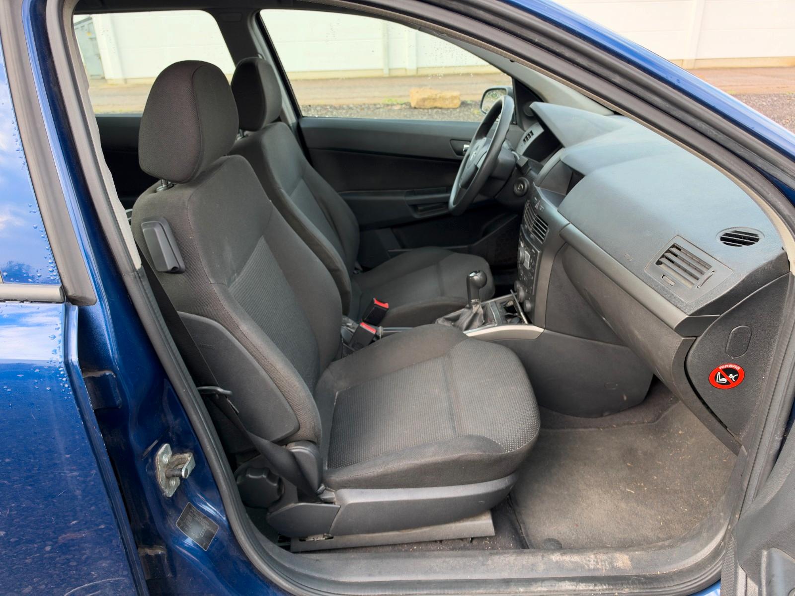 Opel Astra 2004 — photo 18