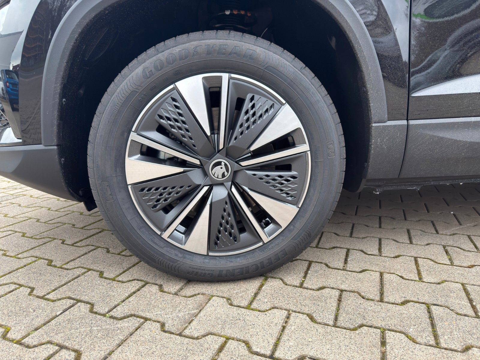 Fahrzeugabbildung SKODA Karoq Balance 1,5 TSI 110 kW 7-Gang-DSG