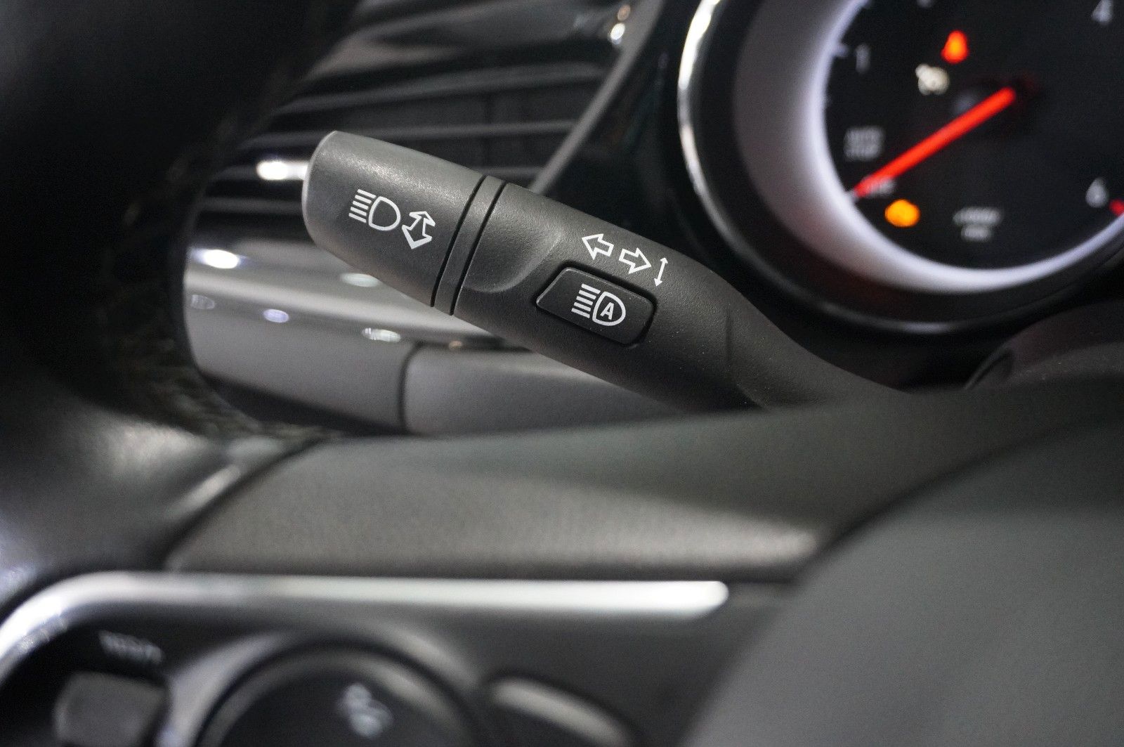 Fahrzeugabbildung Opel Insignia B ST 2.0D EDITION NAVI/LED/TEMP./SH/DAB