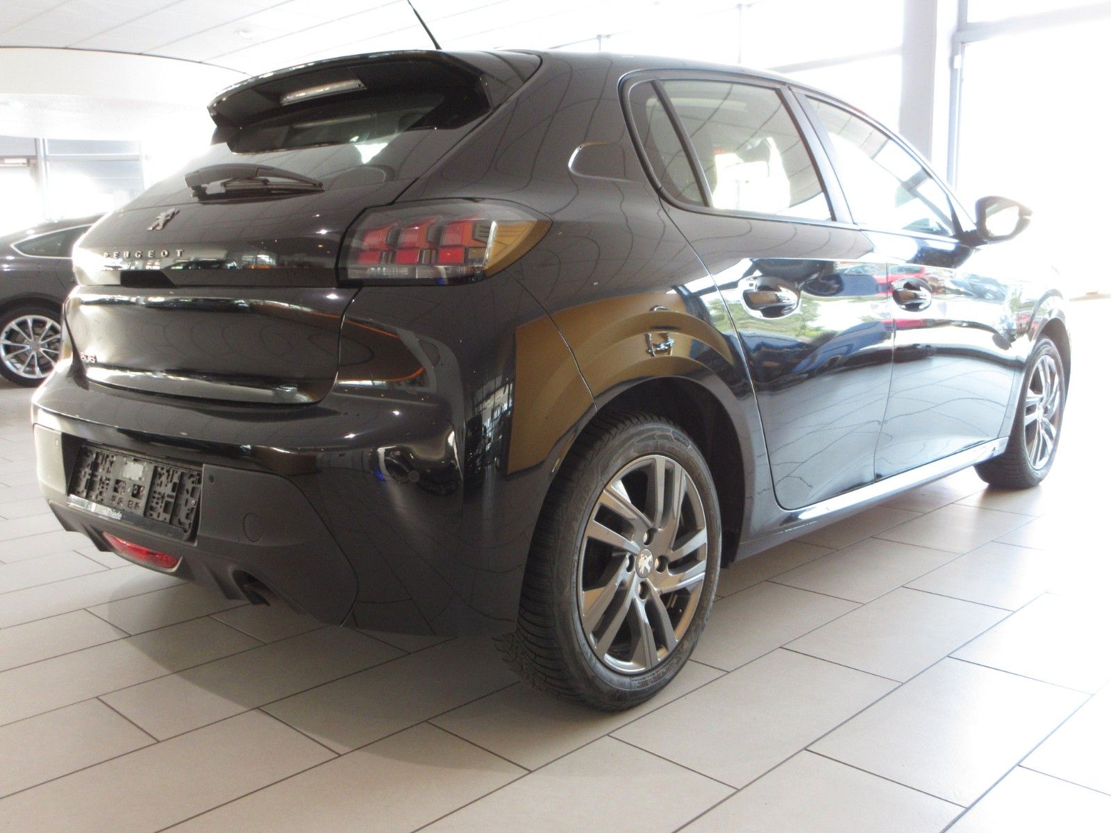 Fahrzeugabbildung Peugeot 208 Active Pack 1.2T LED/NAVI/PDC/ALU/TEMPOMAT
