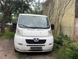 Peugeot Boxer - Peugeot Boxer mit Diesel-Antrieb: Kombi
