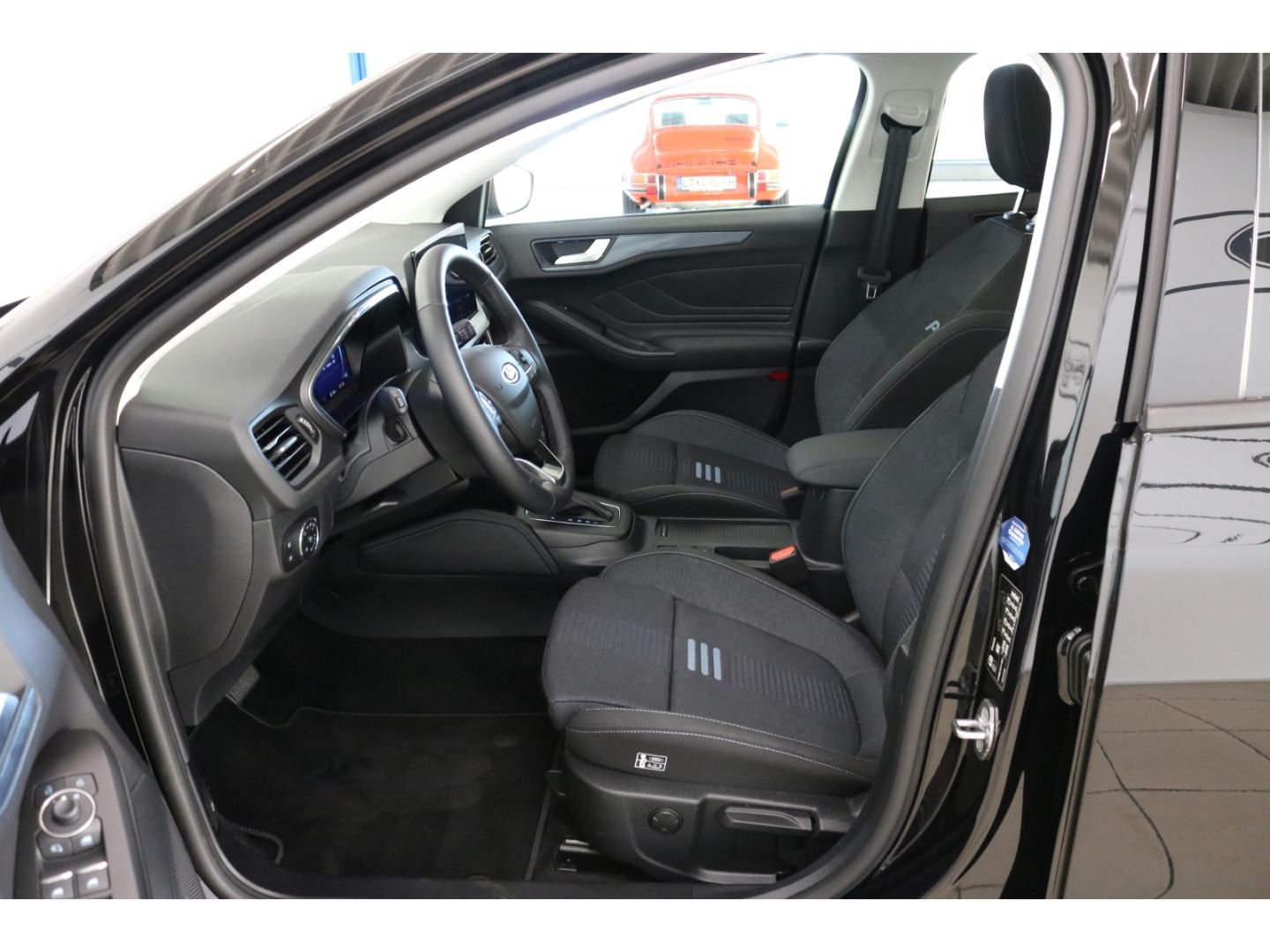 Fahrzeugabbildung Ford Focus Active X  LED Kamera VerkehrszeichenERK