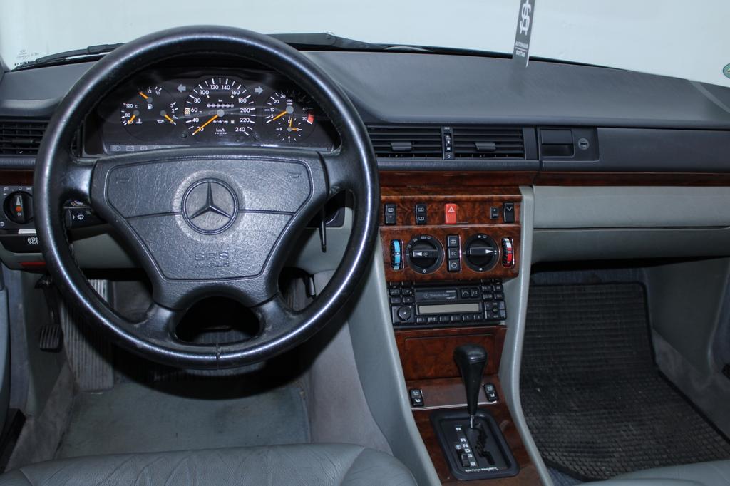 Mercedes-Benz CE 220