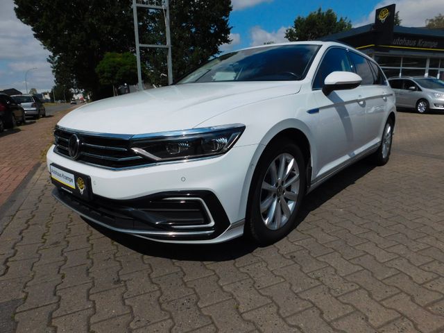 VW Passat Variant GTE Hybrid Navi AHK Massage Pano