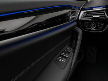 Fahrzeugabbildung BMW 520d xDr Tour AHK HUD HIFI ACC Komfortzug.