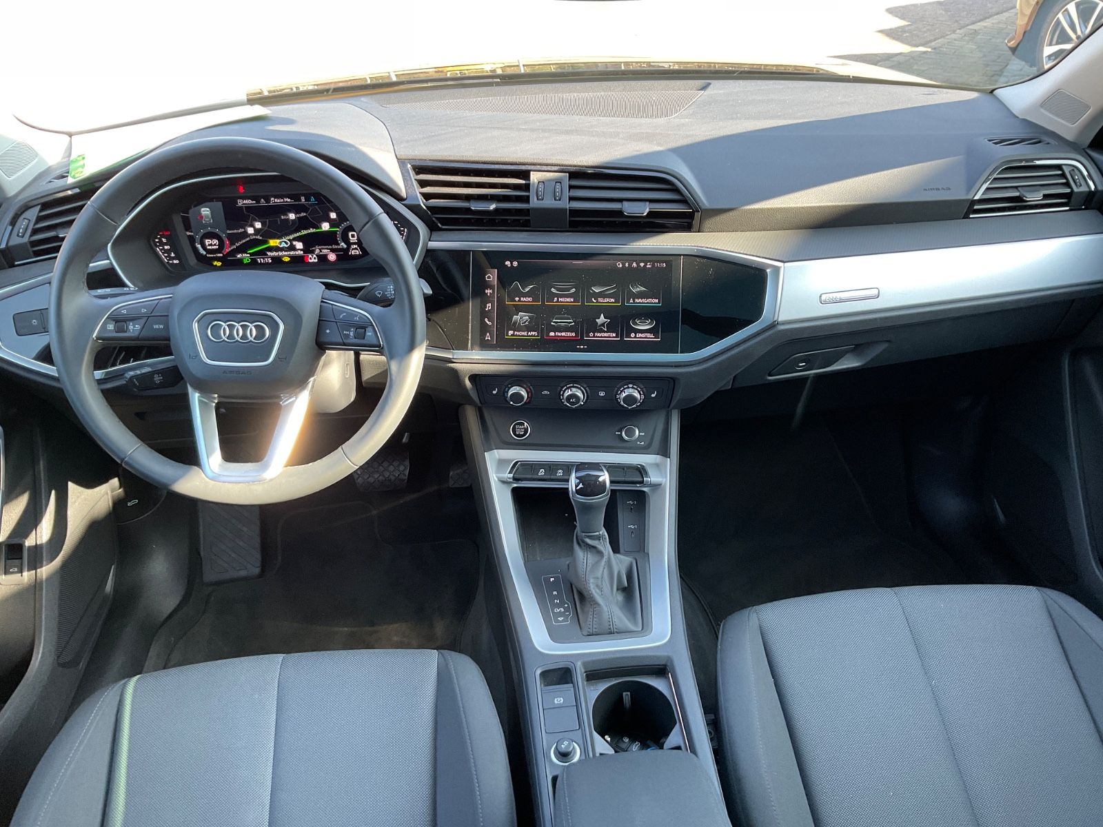 Fahrzeugabbildung Audi Q3 35 TFSI S tronic,Panorama,LED,Carplay,Navi