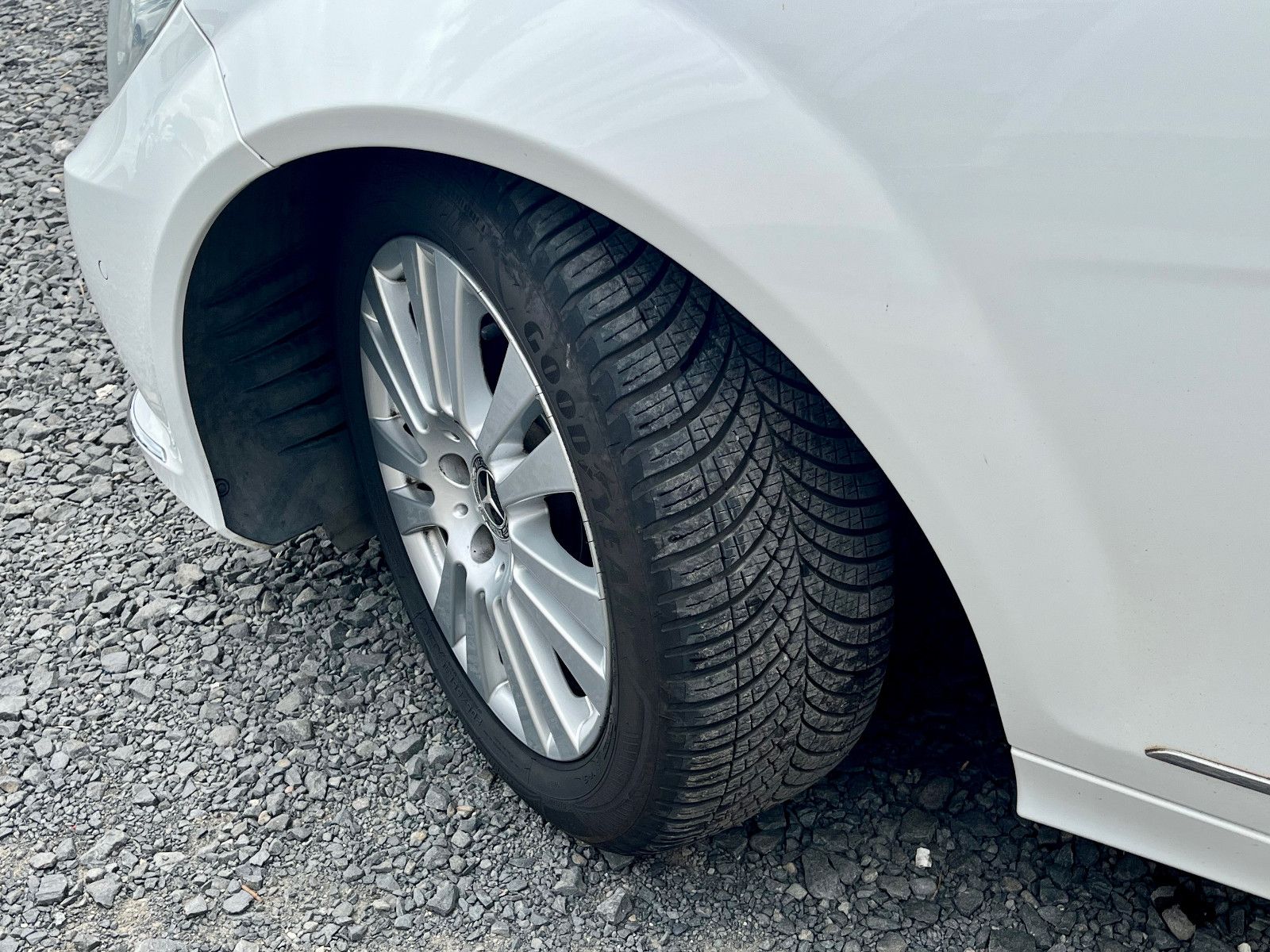Fahrzeugabbildung Mercedes-Benz C 250 CDI 4MATIC Aut. Navi Leder Pano Standhzg