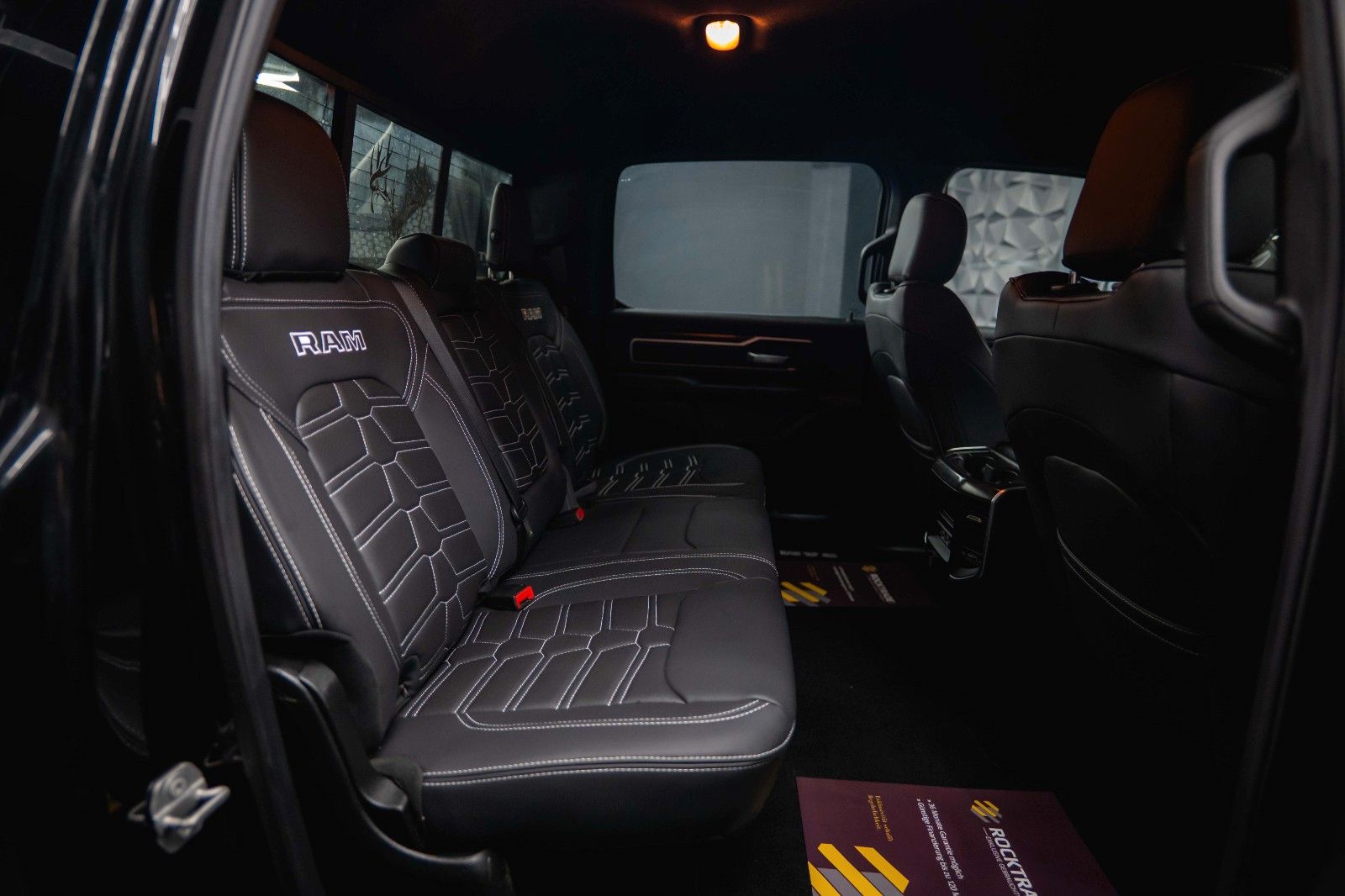 Fahrzeugabbildung Dodge RAM 5.7 V8 HEMI 4x4 OFFROAD Night-Paket *LED*