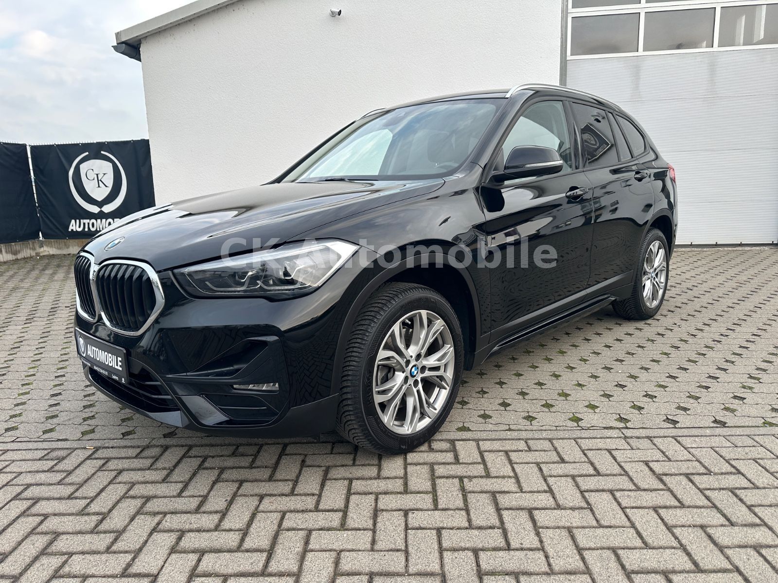Fahrzeugabbildung BMW X1 sDrive 20d Sport-Line/Navi/LED/Tempomat/AHK