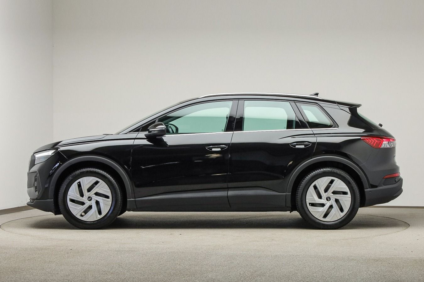 Audi Q4 40 e-tron Assist Plus, Navi, Standklima imagem 3