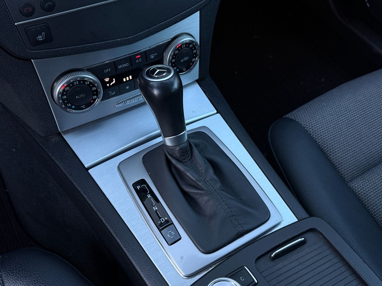 Fahrzeugabbildung Mercedes-Benz C 200 T CGI BlueEff Avantgarde Aut AHK GRA SHZ