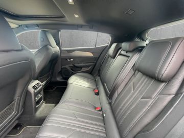 Peugeot 408 - 8