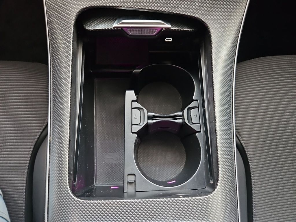 Fahrzeugabbildung Mercedes-Benz C 300 e Avantgarde Night LED Kamera SHZ Navi DAB
