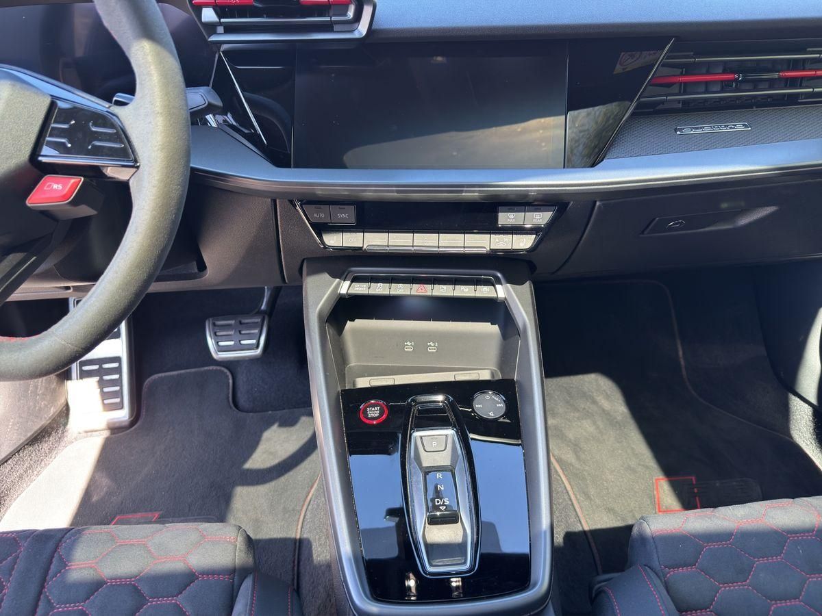 Fahrzeugabbildung Audi RS3 Limousine 2.5 TFSI quattro 294 kW