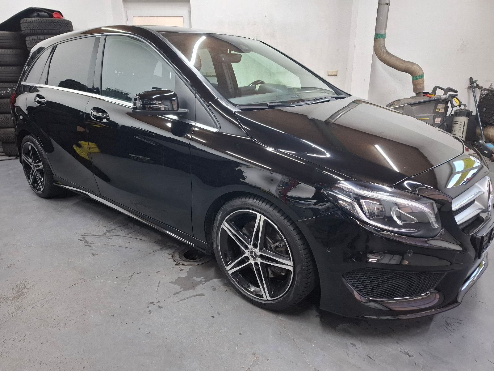 MERCEDES-BENZ B 220 4Matic,Alcantara,Led,AMG-Paket,Ahk,Pdc,Top