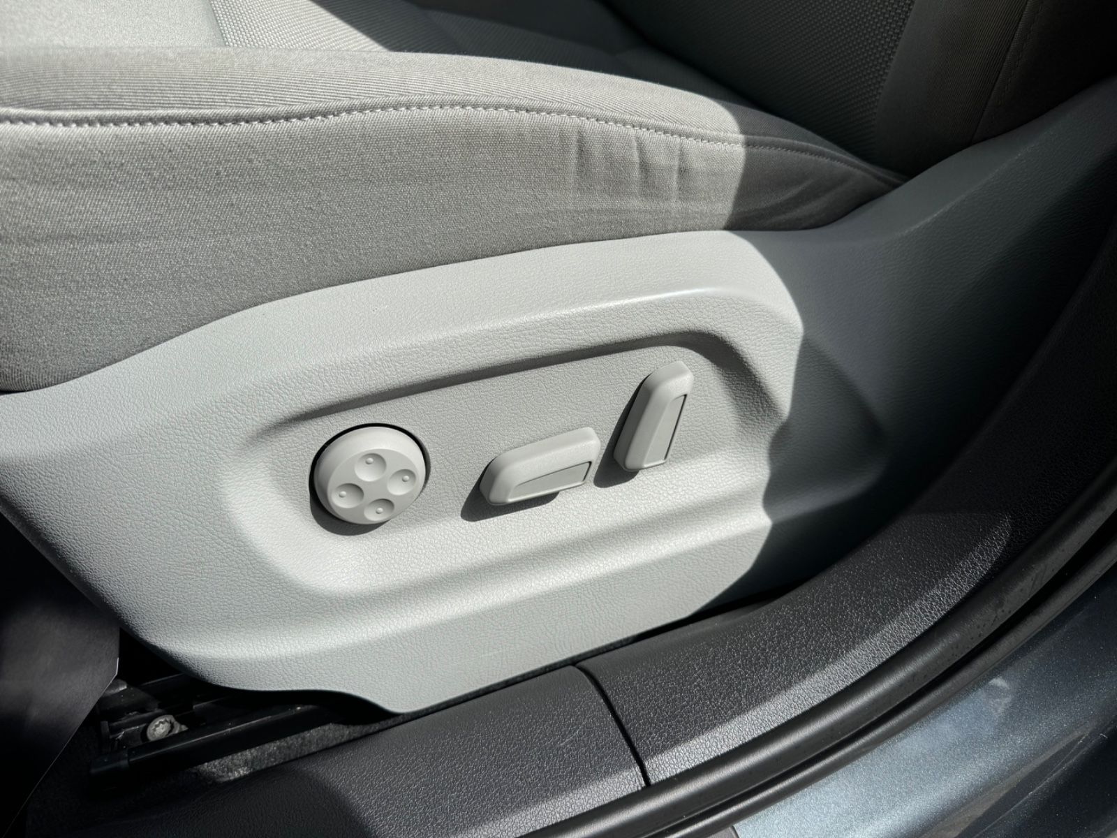 Fahrzeugabbildung Audi Q3 2.0 TDI quattro S-Tronic/SHZ/ALU/TÜV-NEU/