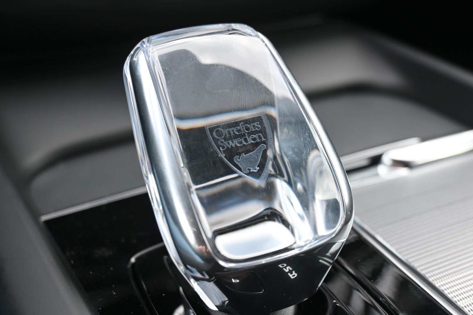 Fahrzeugabbildung Volvo XC60 B5 Benzin AWD Plus Dark*FSHZG*360°*ACC*AHK