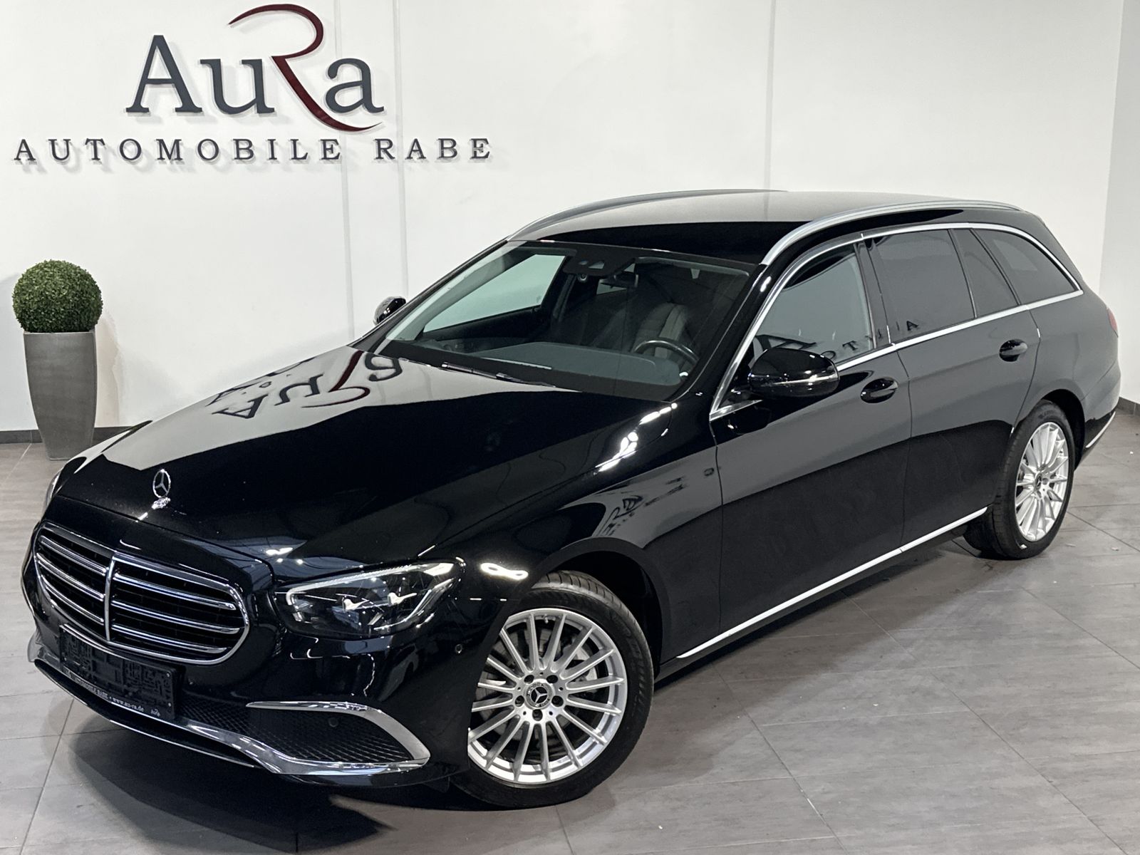 Fahrzeugabbildung Mercedes-Benz E 220d T Avantgarde NAV+LED+AHK+BURMESTER+KAM+VC