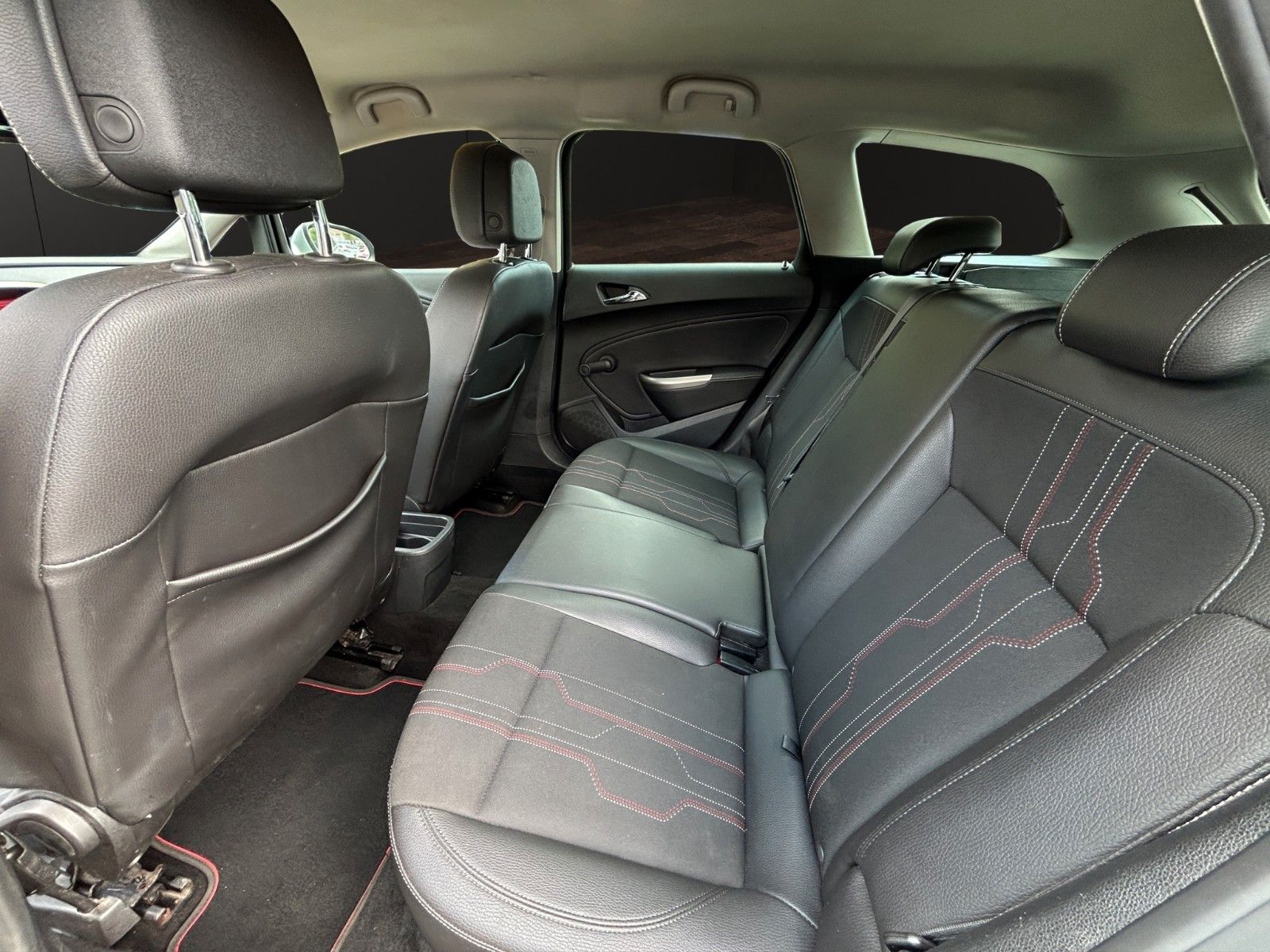 Fahrzeugabbildung Opel Astra J Sports Tourer 150 Jahre Klima/TÜV NEU