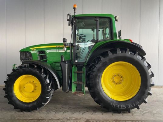 John Deere 7430