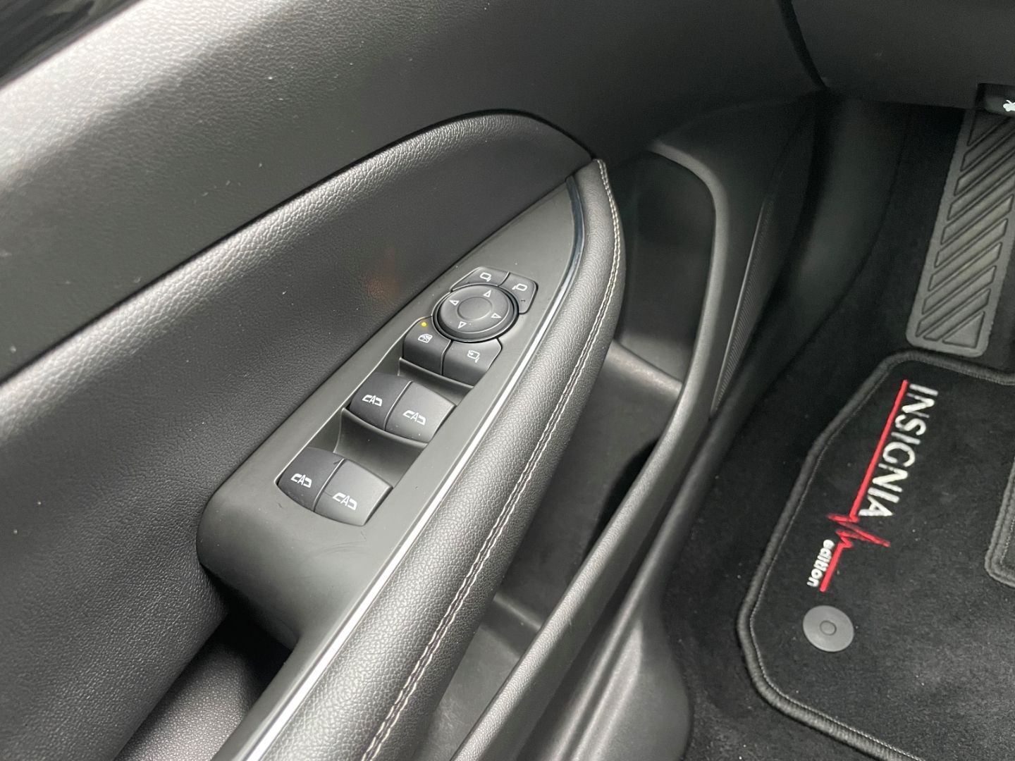 Fahrzeugabbildung Opel Insignia B Sports Tourer INNOVATION LED Navi