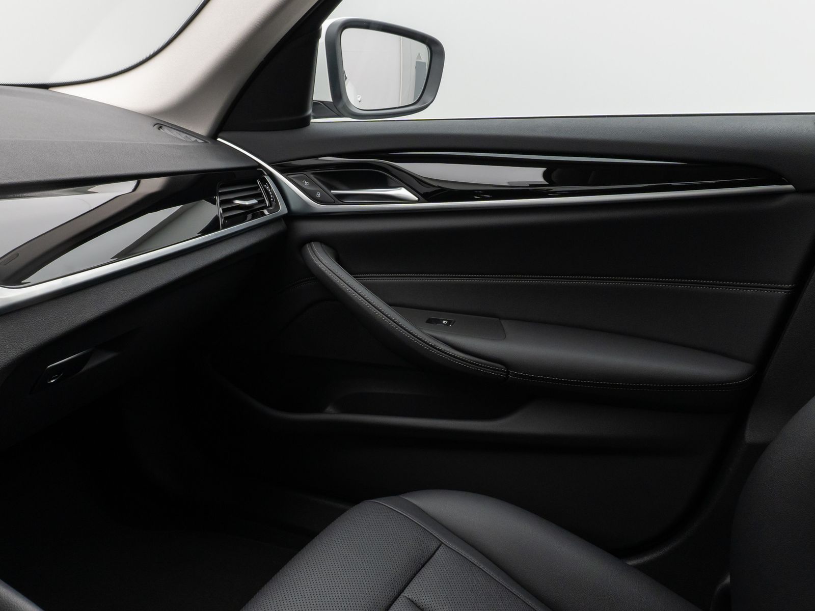 Fahrzeugabbildung BMW 520d Kamera DAB Leder Alarm Parkassistenzsystem