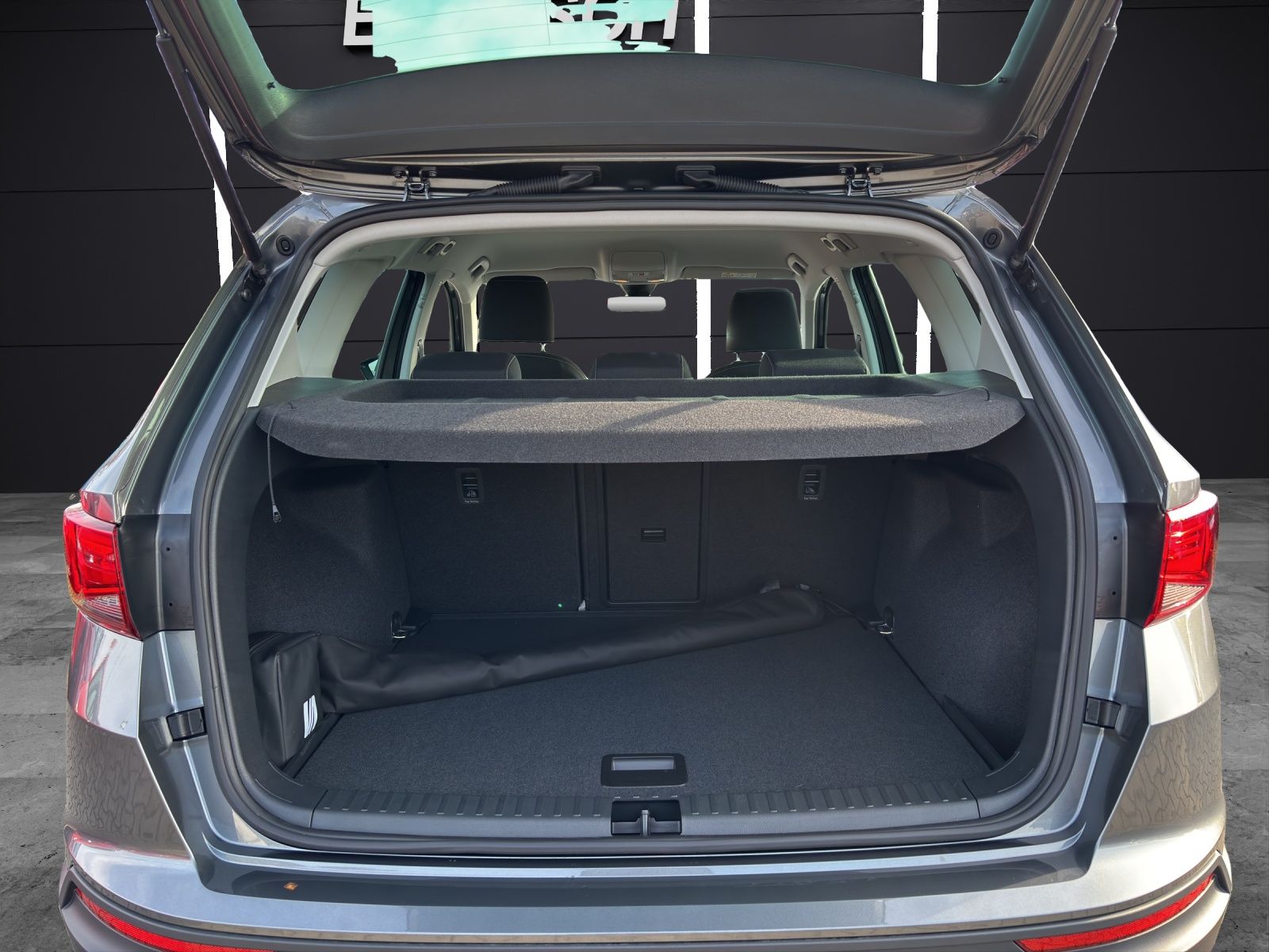 Fahrzeugabbildung SEAT Ateca Road Edition 1,5 TSI DSG GJR Kessy
