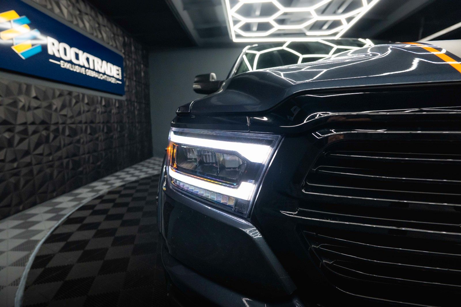 Fahrzeugabbildung Dodge RAM 5.7 V8 HEMI 4x4 OFFROAD Night HarleyDavidson