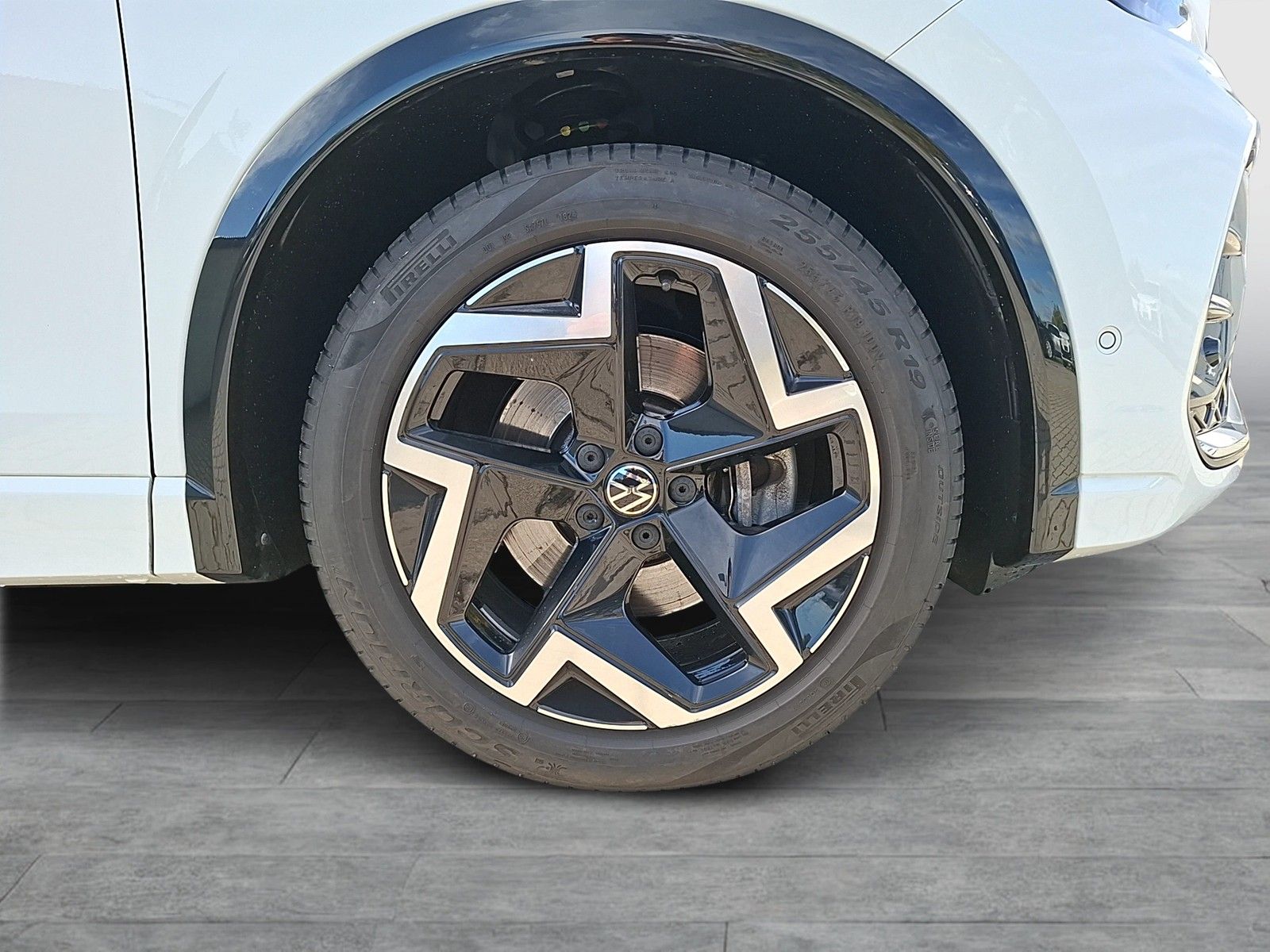 Fahrzeugabbildung Volkswagen Tiguan TDI R-Line DSG LEDplus AHK Navi AID ACC R